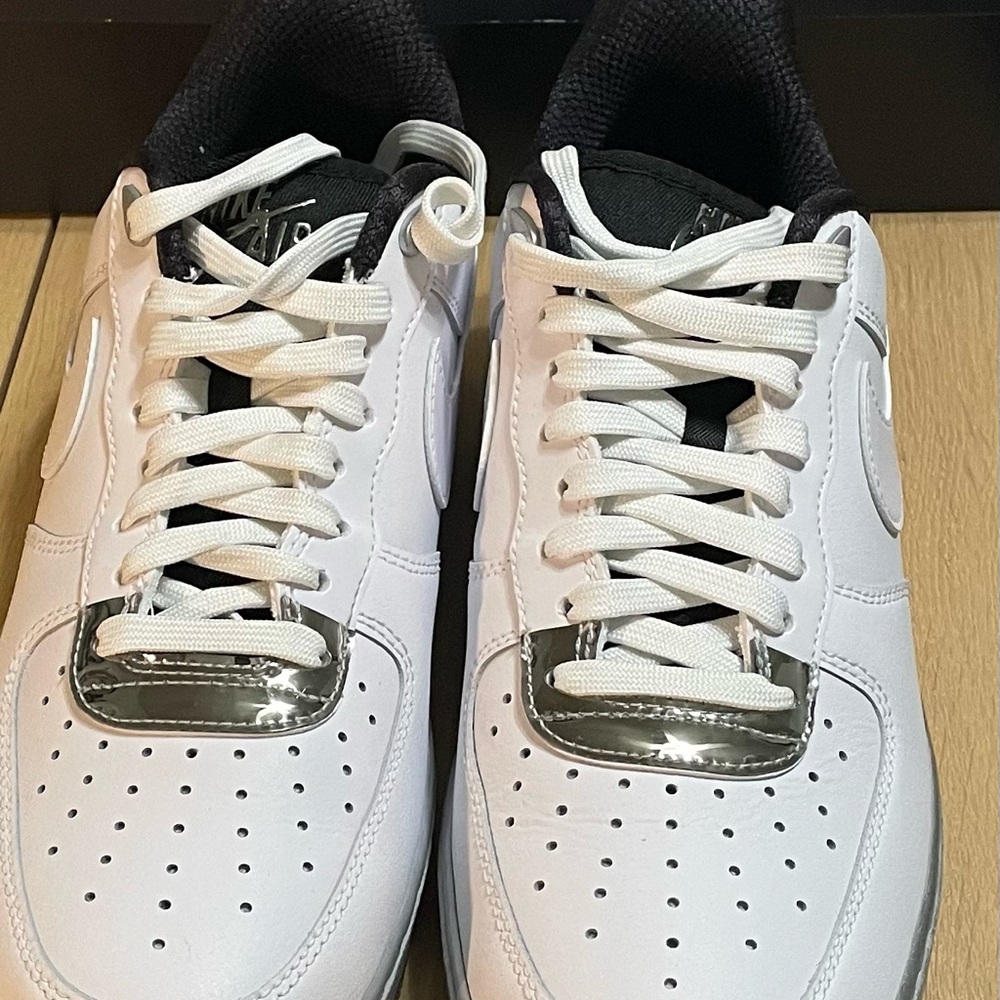 Excellent condition. Worn Once. See Picture